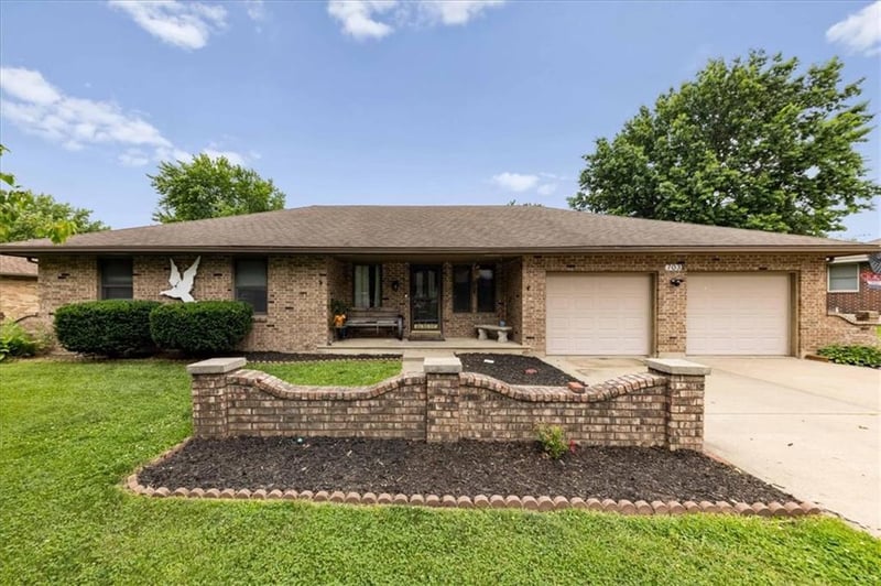 703 Ozark Short Line Ct, Odessa, MO 64076