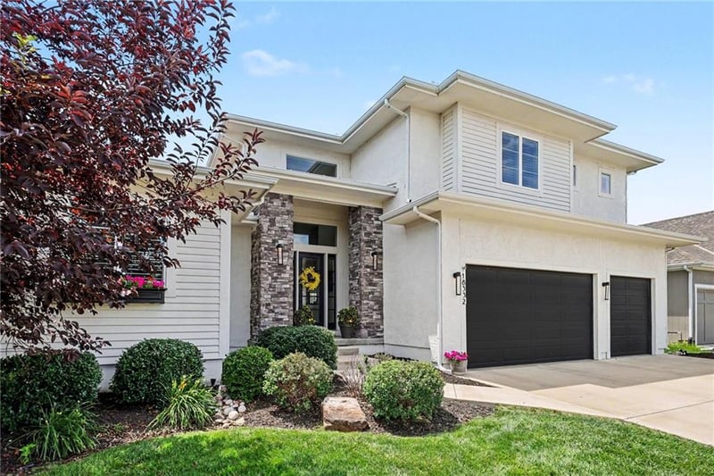 18332 Monrovia St, Overland Park, KS 66013