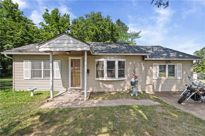 5434 Rosehill Rd, Shawnee, KS 66216