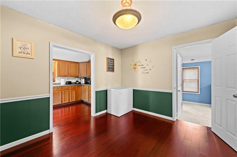5434 Rosehill Rd, Shawnee, KS 66216