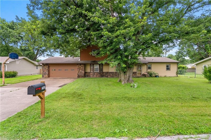702 35th St, Parsons, KS 67357