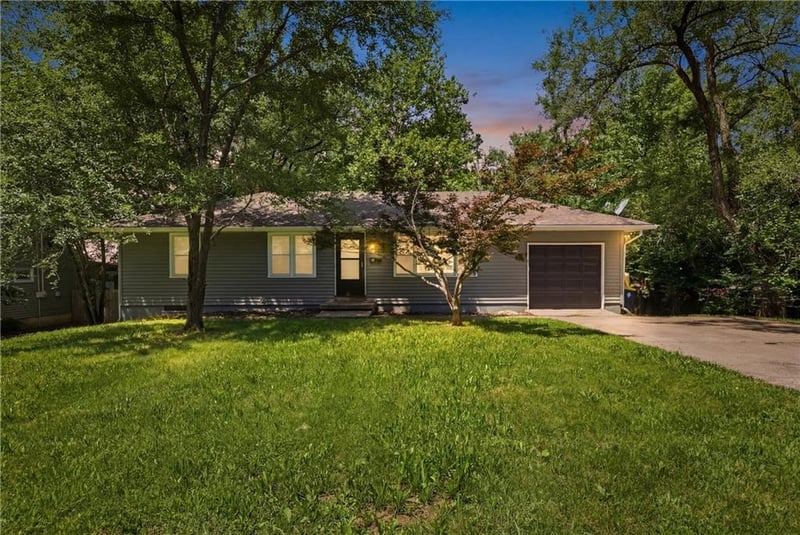10504 Corrington Ave, Kansas City, MO 64134