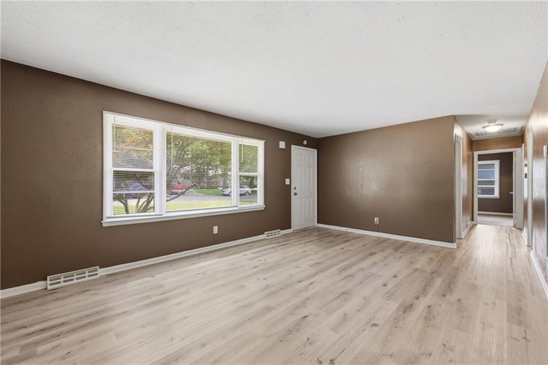10504 Corrington Ave, Kansas City, MO 64134