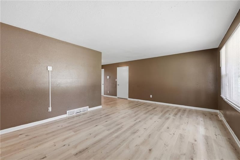 10504 Corrington Ave, Kansas City, MO 64134