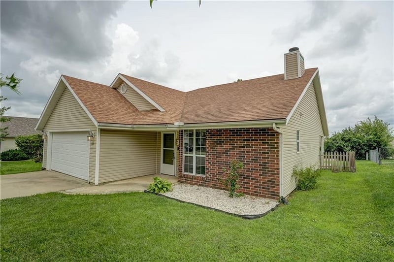 1011 Fox Run Dr, Warrensburg, MO 64093