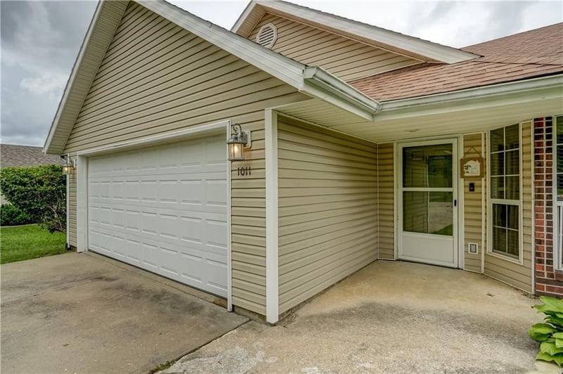 1011 Fox Run Dr, Warrensburg, MO 64093