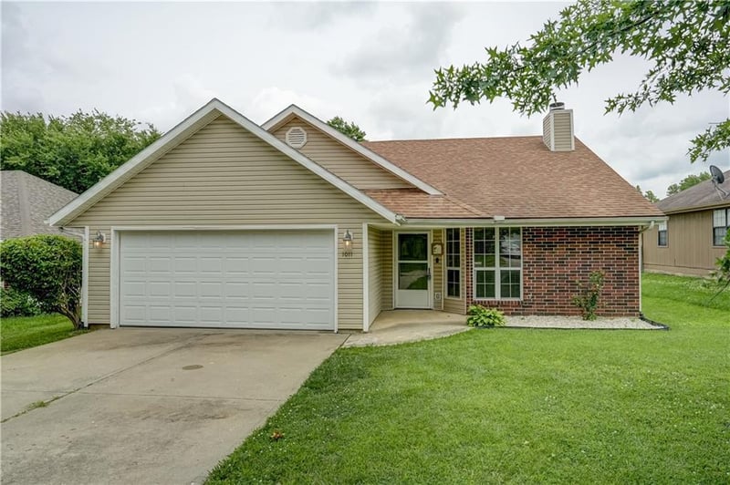 1011 Fox Run Dr, Warrensburg, MO 64093