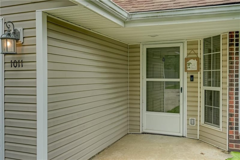 1011 Fox Run Dr, Warrensburg, MO 64093