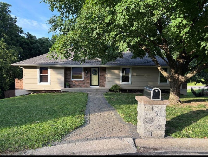 7606 69th Ter, Kansas City, MO 64152