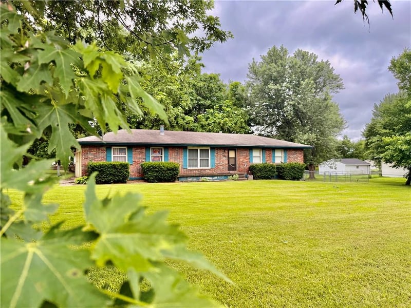 192 421 Rd, Warrensburg, MO 64093