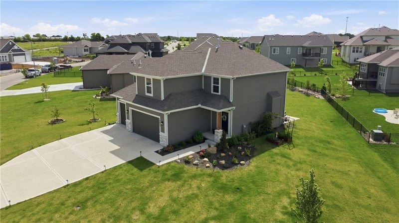 18833 Bittersweet Dr, Spring Hill, KS 66083