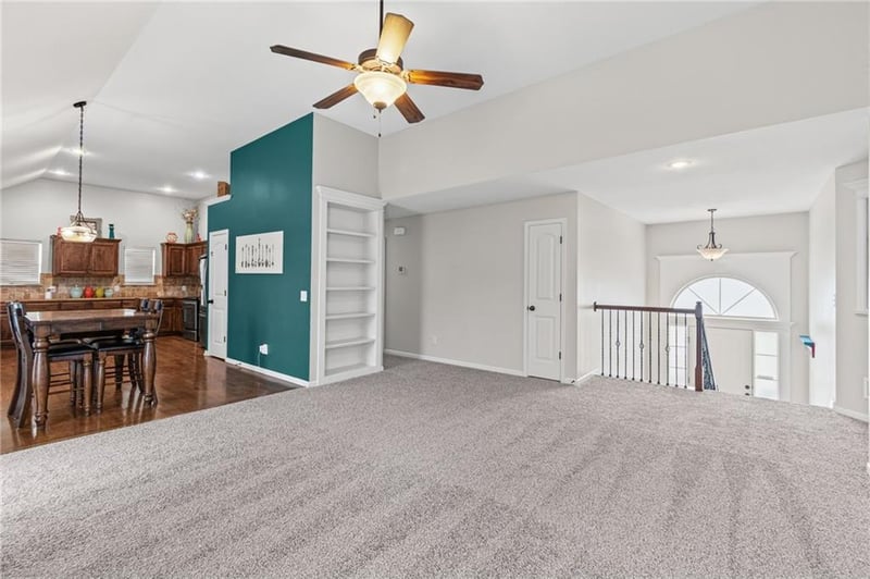 1913 White Tail Ln, Liberty, MO 64068