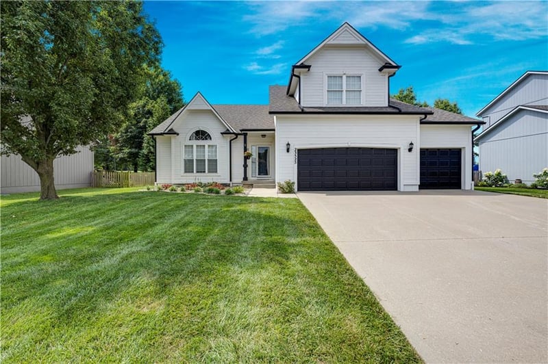23525 W 74th Ter, Shawnee, KS 66227