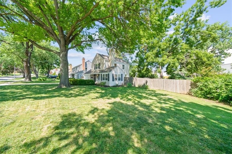 6557 Holmes Rd, Kansas City, MO 64131