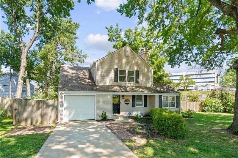 6557 Holmes Rd, Kansas City, MO 64131