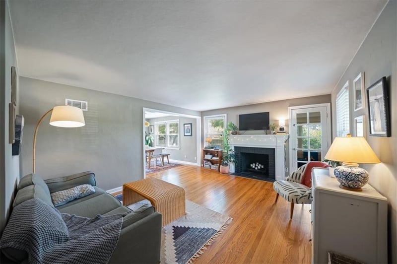 6557 Holmes Rd, Kansas City, MO 64131