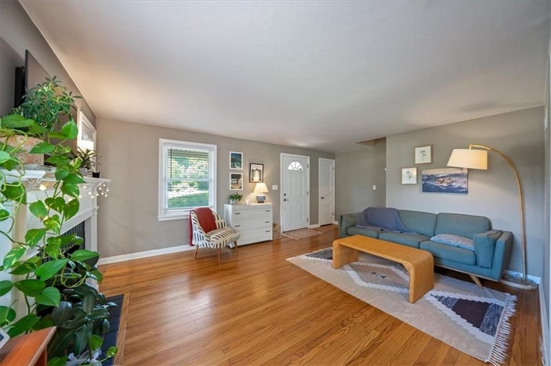 6557 Holmes Rd, Kansas City, MO 64131