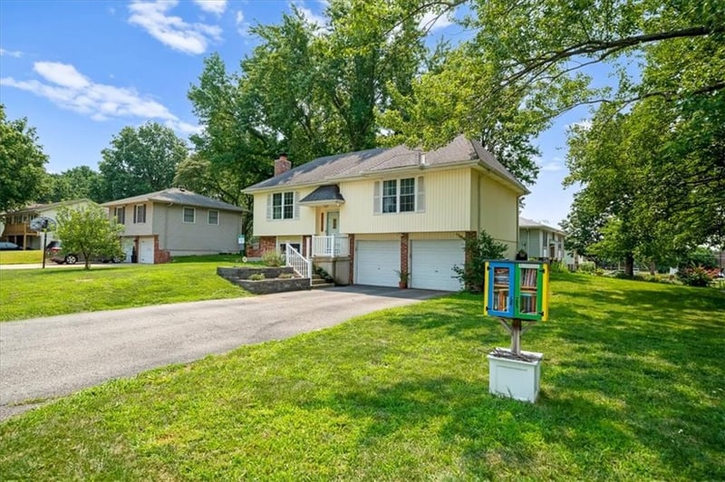 14215 94th Ter, Lenexa, KS 66215