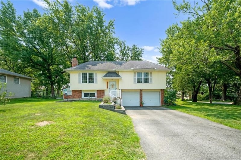 14215 94th Ter, Lenexa, KS 66215
