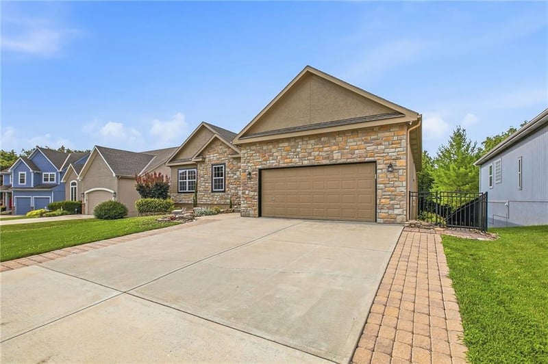 1821 E 128th St, Kansas City, MO 64145