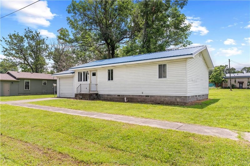 203 - 207 Market St, Sheldon, MO 64784
