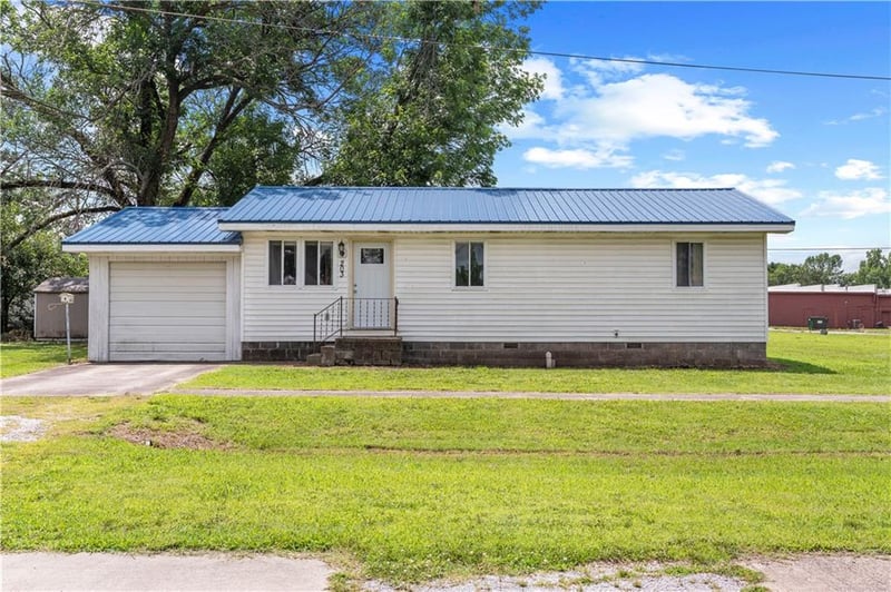 203 - 207 Market St, Sheldon, MO 64784