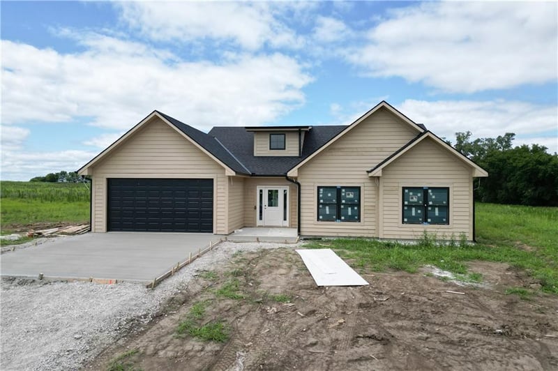 8915 Varner Rd, Odessa, MO 64076