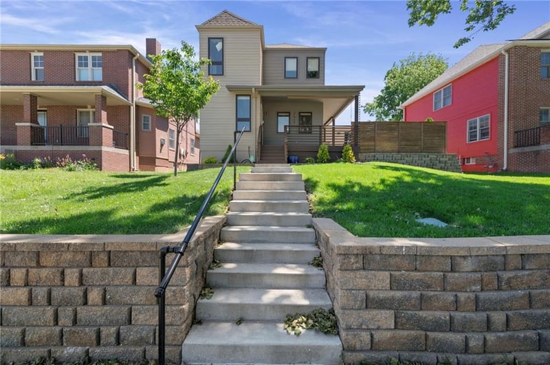 2445 Tracy Ave, Kansas City, MO 64108