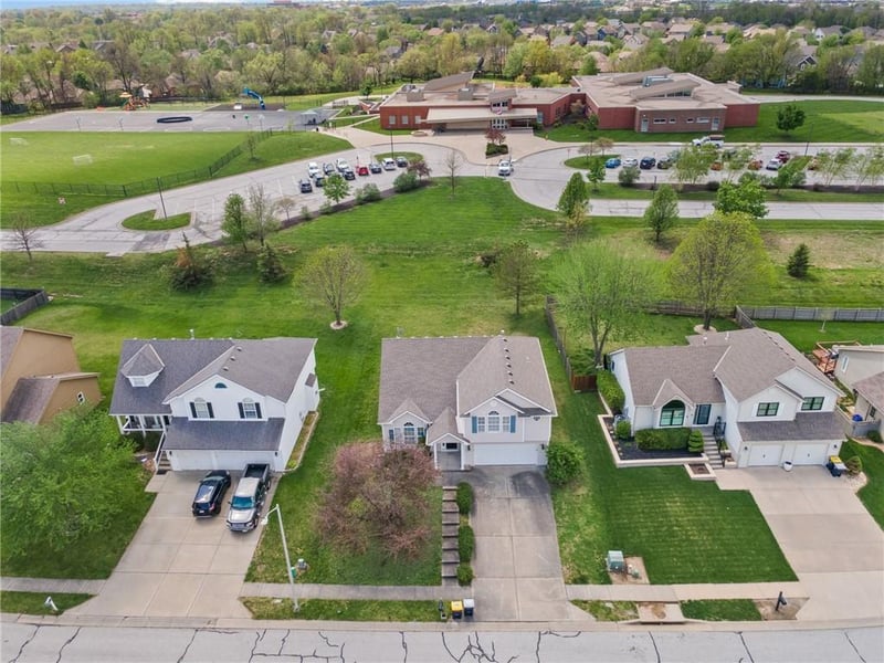 9112 Camden Ave, Kansas City, MO 64154