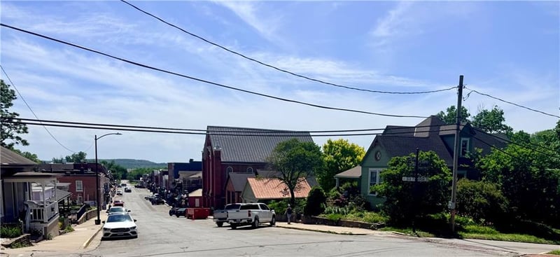 547 Main St, Weston, MO 64098