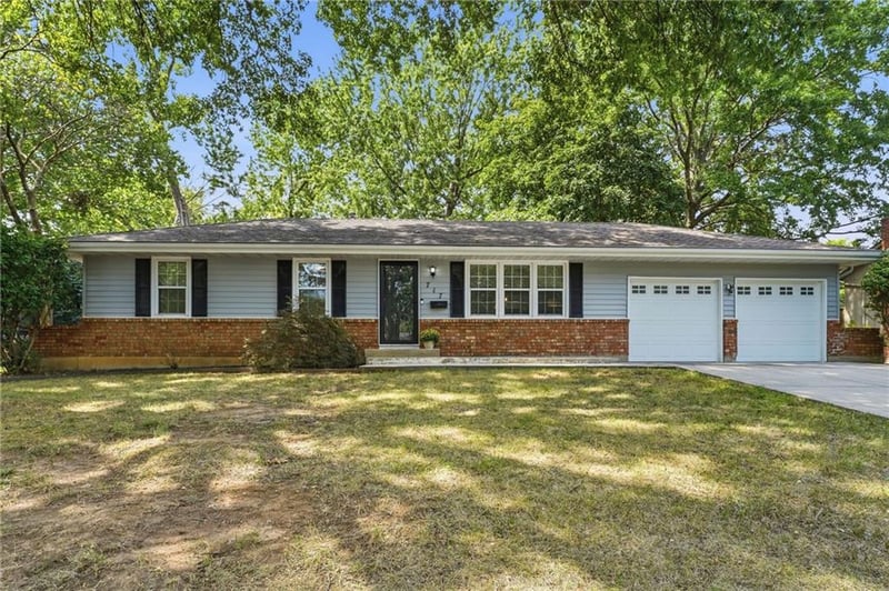 717 N Curtis St, Olathe, KS 66061