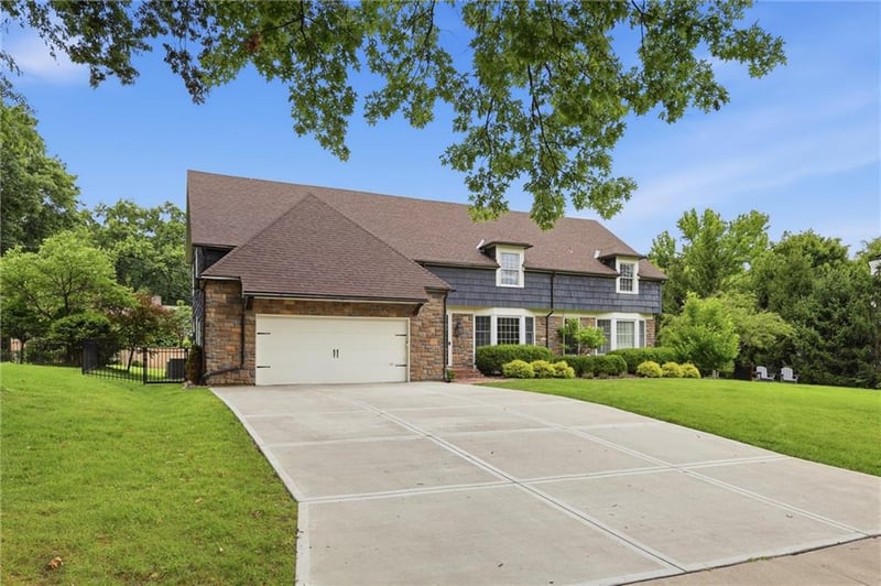 6522 Willow Ln, Mission Hills, KS 66208