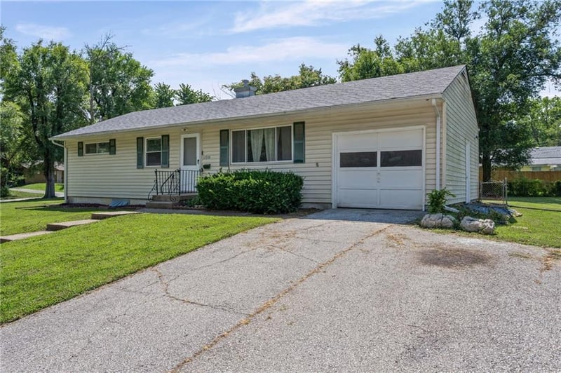 11320 Lewis Ave, Kansas City, MO 64134