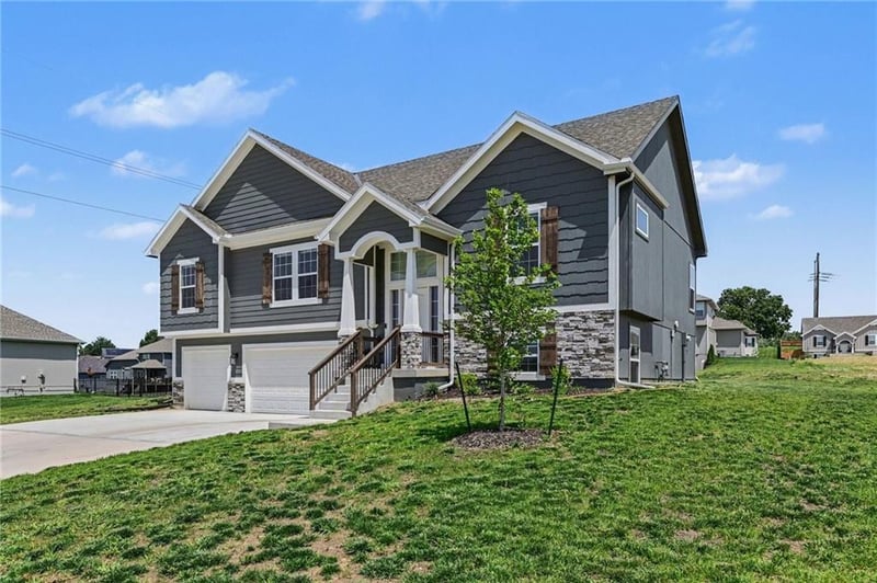 1018 Jasmine Dr, Liberty, MO 64068