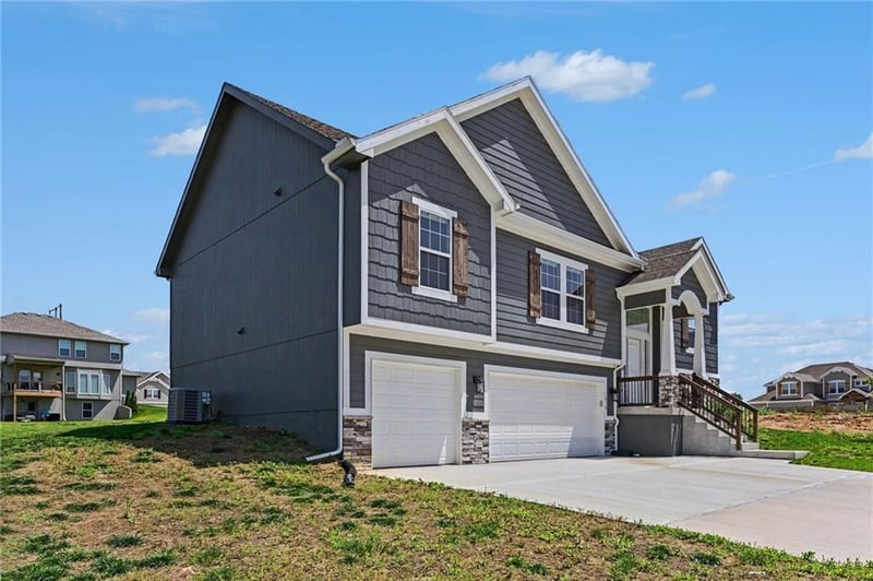 1018 Jasmine Dr, Liberty, MO 64068