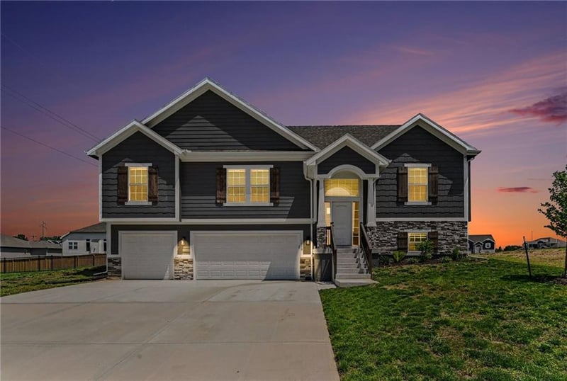 1018 Jasmine Dr, Liberty, MO 64068