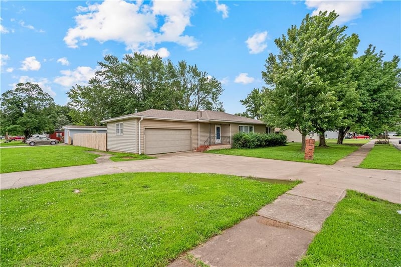 1210 18th Pl, Independence, KS 67301