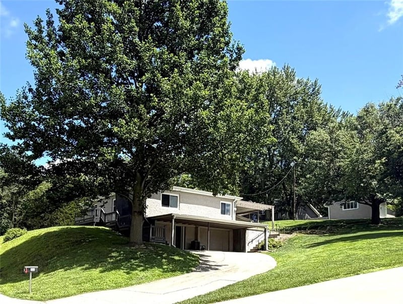 508 Benton Dr, St Joseph, MO 64504