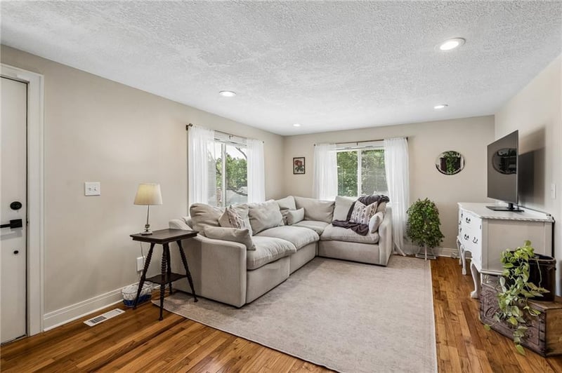 420 Fairview Ave, Liberty, MO 64068