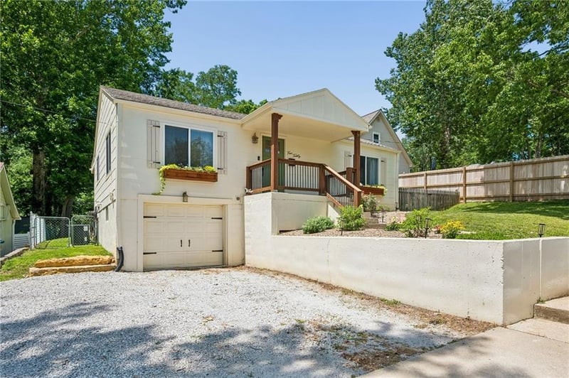 420 Fairview Ave, Liberty, MO 64068
