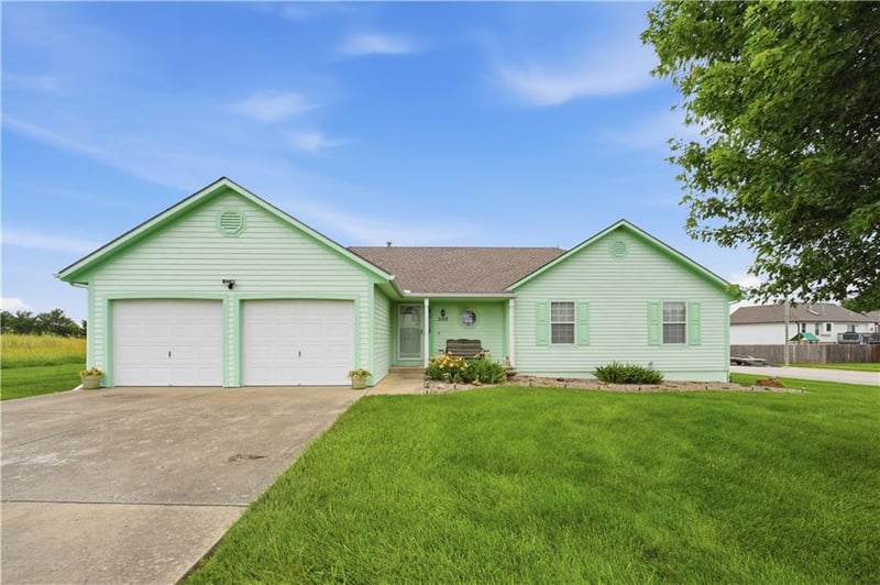 3108 Whistle Rd, Harrisonville, MO 64701
