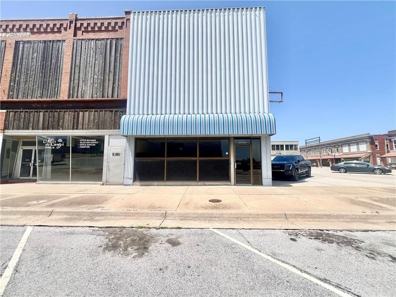 210 9th St, Coffeyville, KS 67337