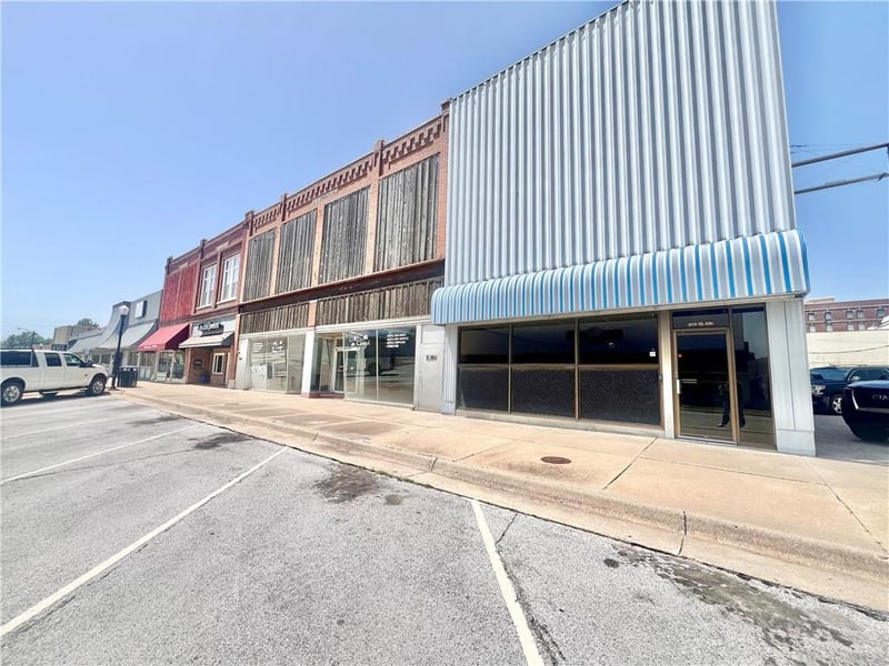 210 9th St, Coffeyville, KS 67337