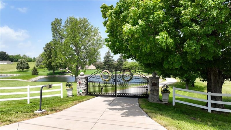 450 Ruth Ewing Rd, Liberty, MO 64068