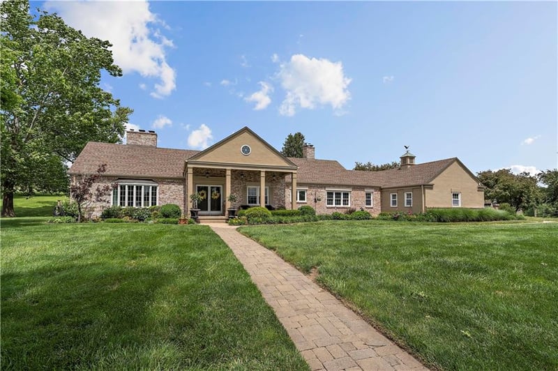450 Ruth Ewing Rd, Liberty, MO 64068