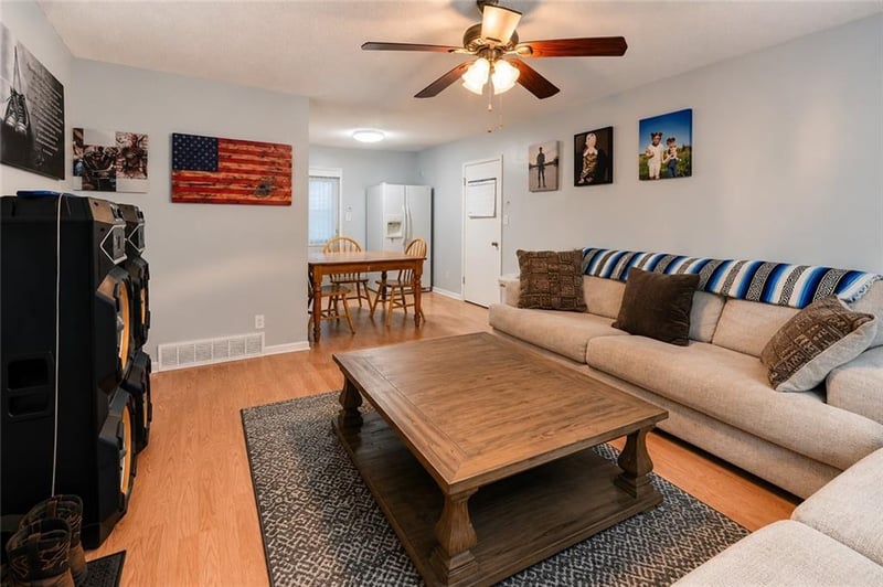 16607 2nd N St, Independence, MO 64056