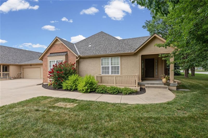 15171 Symphony Dr #3002, Olathe, KS 66062