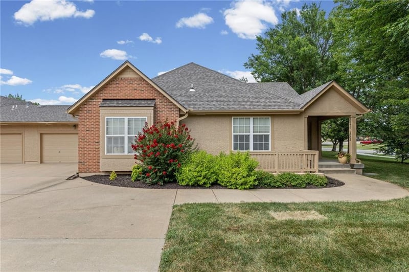 15171 Symphony Dr #3002, Olathe, KS 66062