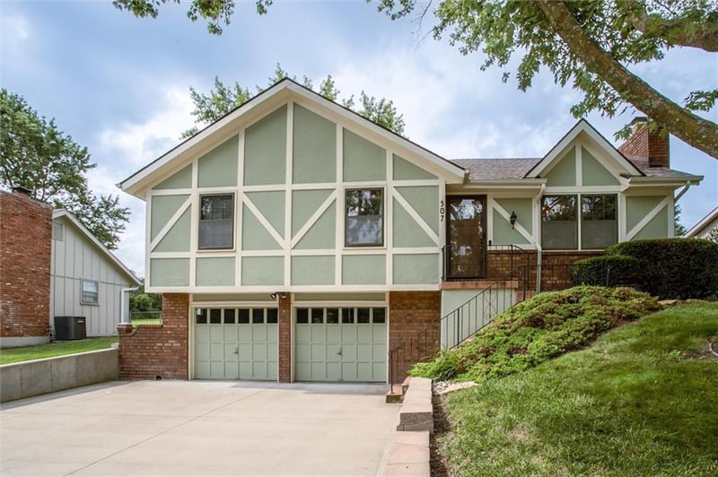 507 Karapat Dr, Kansas City, MO 64155