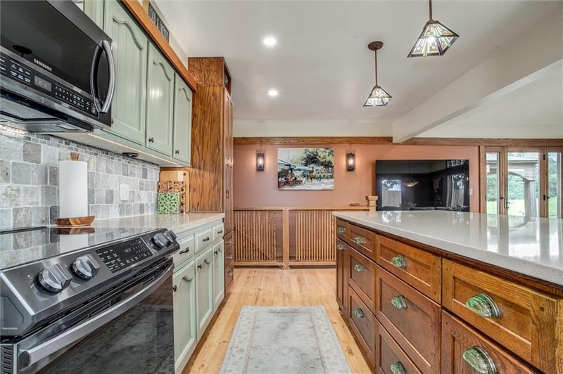507 Karapat Dr, Kansas City, MO 64155